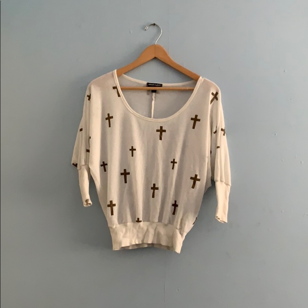 White quarter length sleeve top